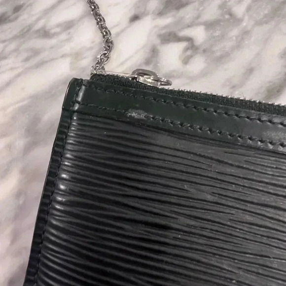 Louis Vuitton Black Card Holder with Chain - Pre Loved - Picture 5 of 5